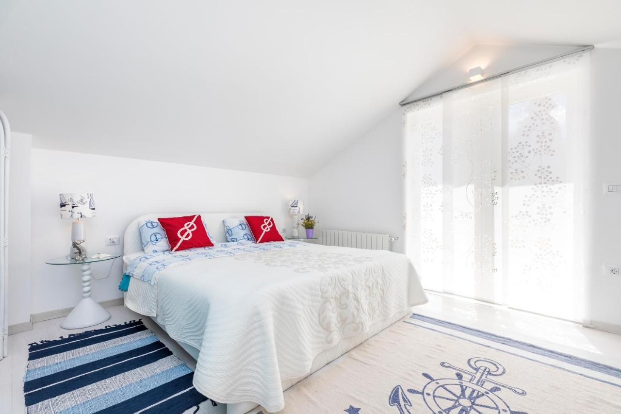 Apartments Priko 63 Mali Losinj Exterior photo